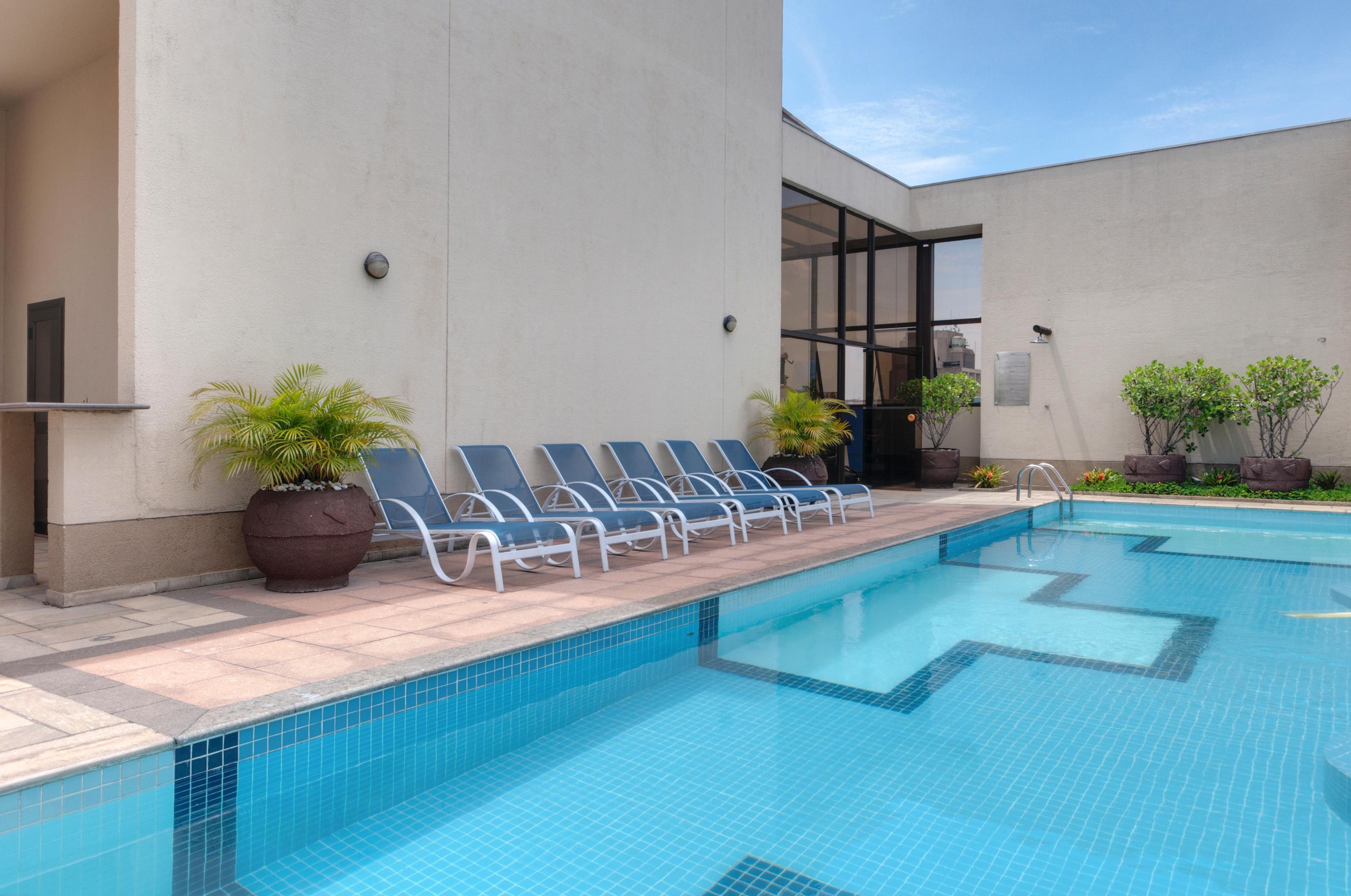 Hotel Double Tree By Hilton Sao Paulo Itaim Exterior foto Swimming pool at the hotel